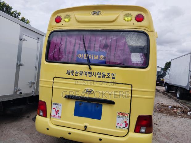 Hyundai County 2014 Yellow · Photo 5