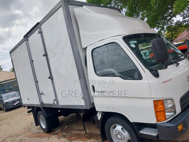 Hyundai Mighty Container · Photo 7