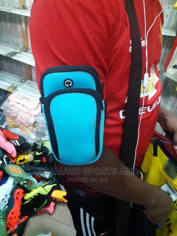 Original Fone Holder For Jogging At Cool Price · Photo 3