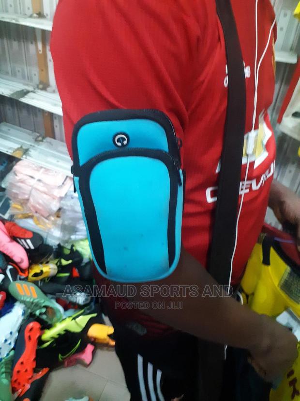 Original Fone Holder For Jogging At Cool Price · Photo 4