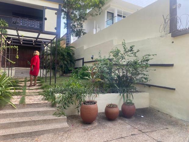 6bdrm House in Cantonment, Cantonments for rent · Photo 5