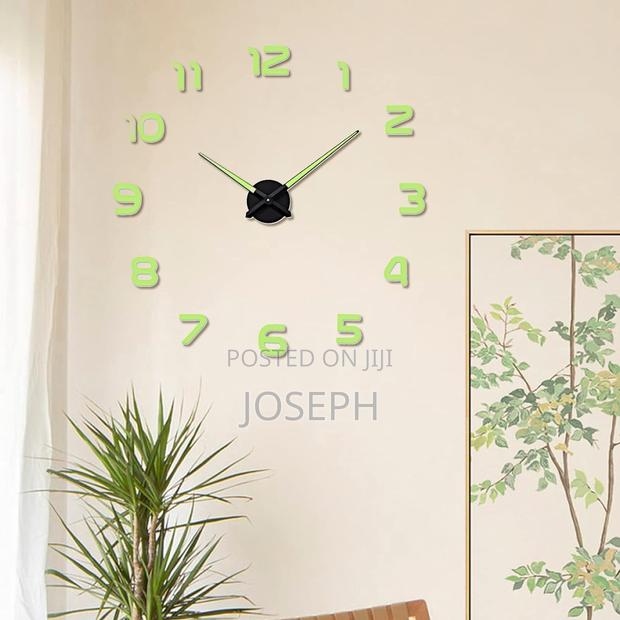 3d Wall Clock Glow in Dark · Photo 2