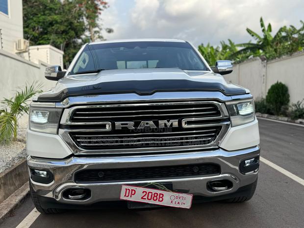 Dodge RAM 1500 3.6 Petrol AWD 2022 White · Photo 2