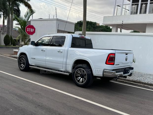 Dodge RAM 1500 3.6 Petrol AWD 2022 White · Photo 4