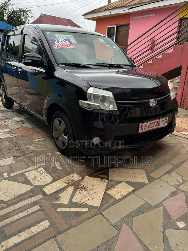 Toyota Sienta 2015 Brown · Photo 1