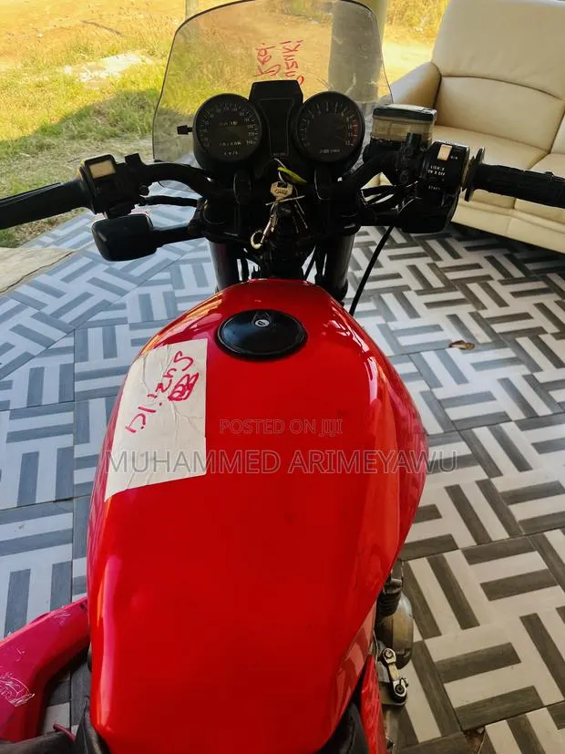Suzuki GS 2002 Red · Photo 1