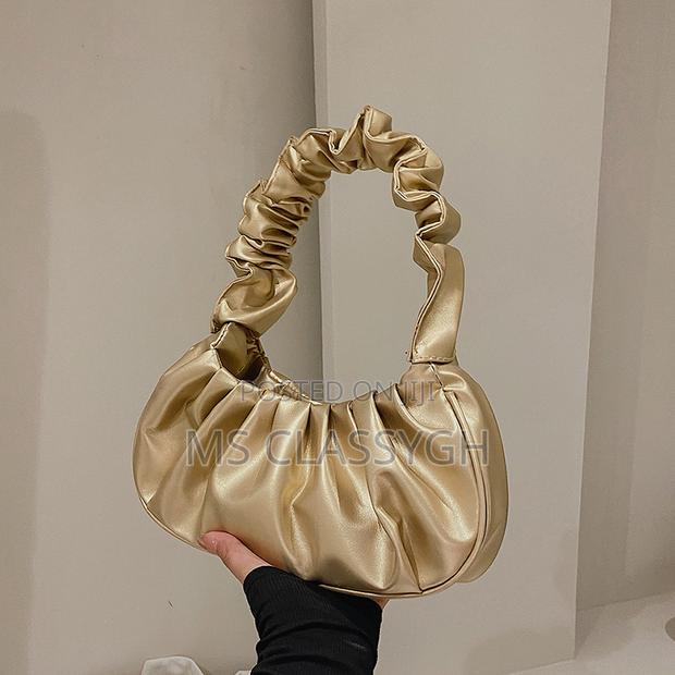 Solid Colors Cloud Pleated Bag Simple Women's Armpit Bag · Photo 3