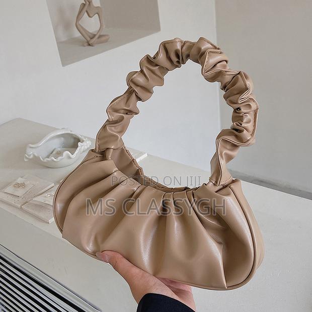 Solid Colors Cloud Pleated Bag Simple Women's Armpit Bag · Photo 5
