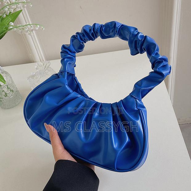 Solid Colors Cloud Pleated Bag Simple Women's Armpit Bag · Photo 4