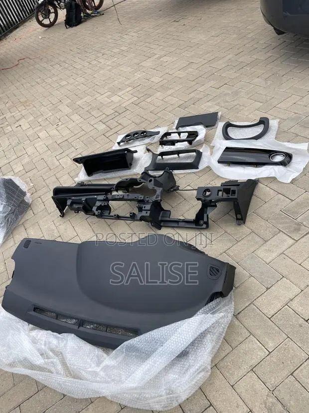 Toyota Vitz 2015 Dashboard · Photo 1