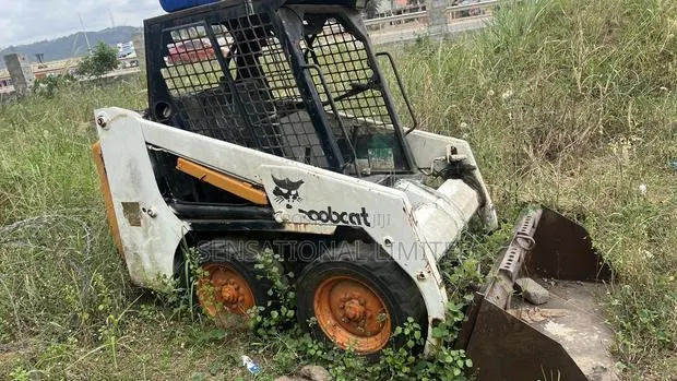Used Bobcat Skid Steer Loader With Bucket · Photo 1