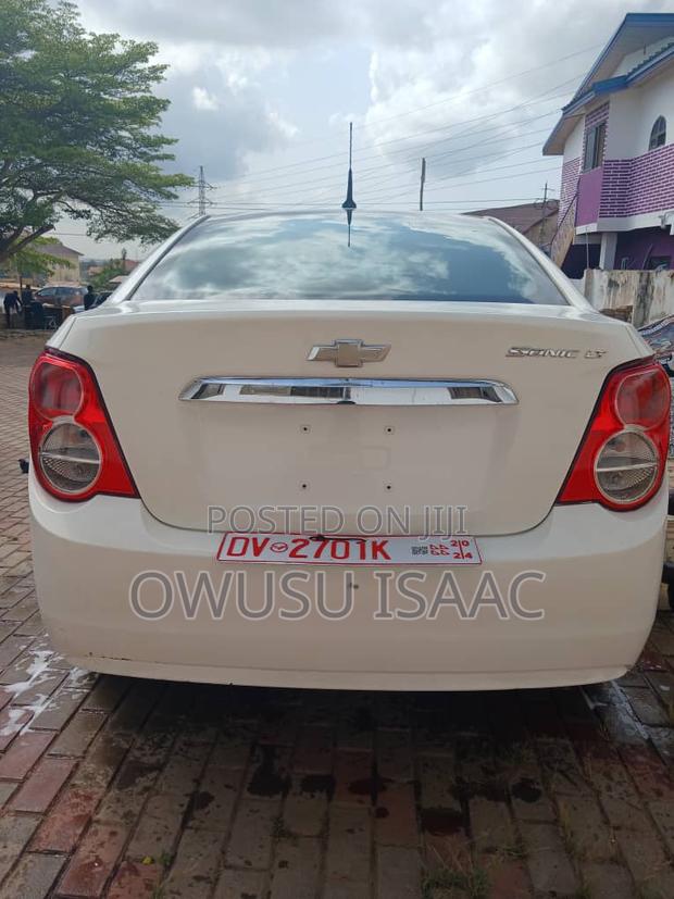 Chevrolet Sonic LT 2014 White · Photo 2