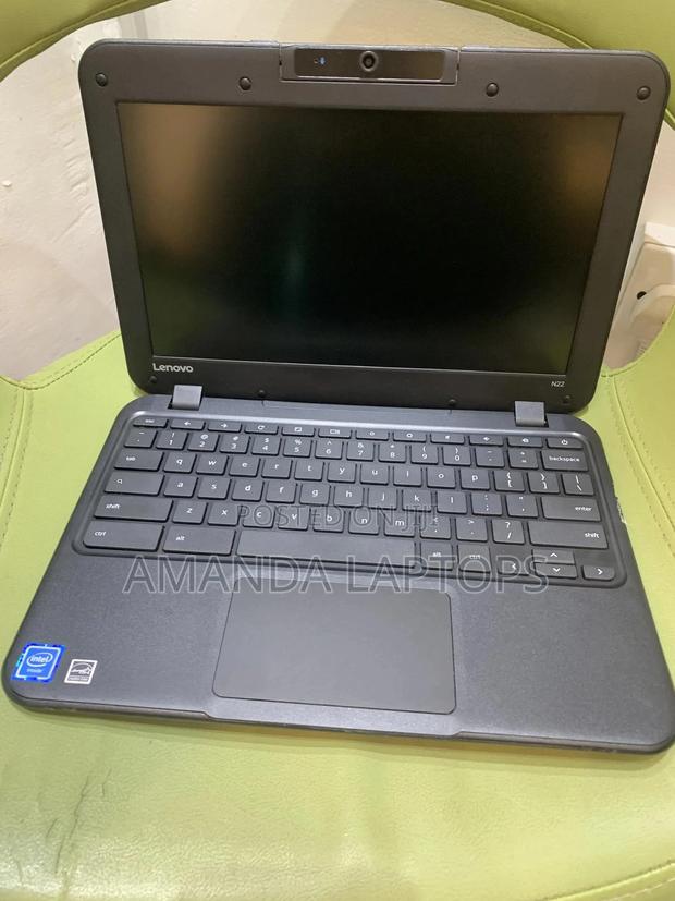 New Laptop Lenovo Chromebook C330 4GB Intel Xeon SSD 32GB · Photo 2
