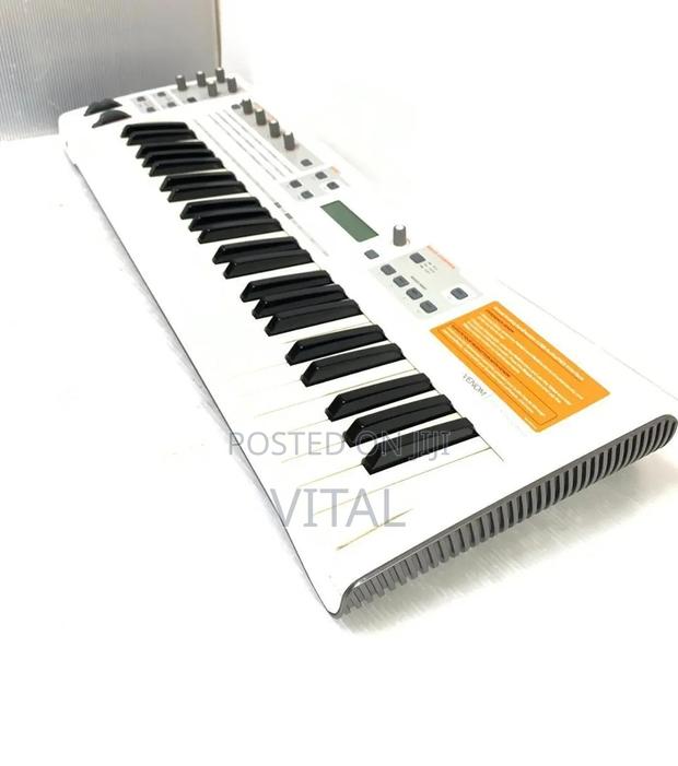 Synthesizer M-Audio Venom · Photo 2