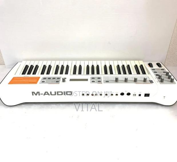 Synthesizer M-Audio Venom · Photo 4