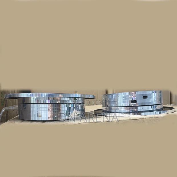 Luxury Gold Rotating Stand Weve in Acrylic Mirror · Photo 2