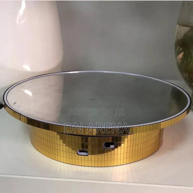 Luxury Gold Rotating Stand Weve in Acrylic Mirror · Photo 3