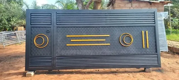 3 Gold Line Design Gate · Photo 1