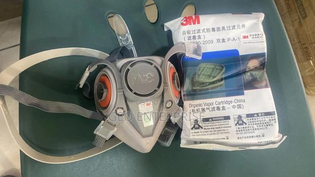 3mtm Half Face Reusable Respirator 6000 · Photo 1