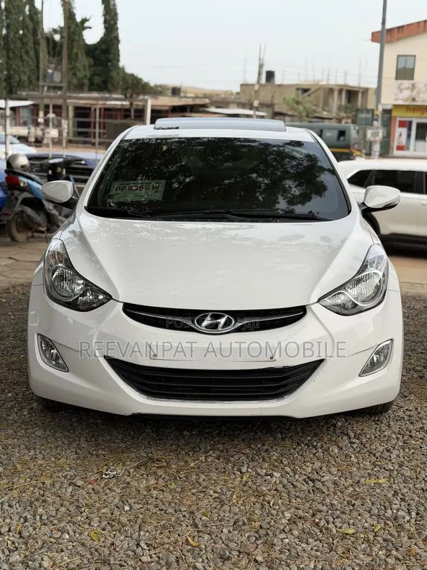Hyundai Avante 2013 White · Photo 1