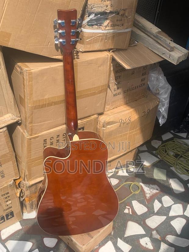 Yamaha Acoustic Guitar · Photo 2