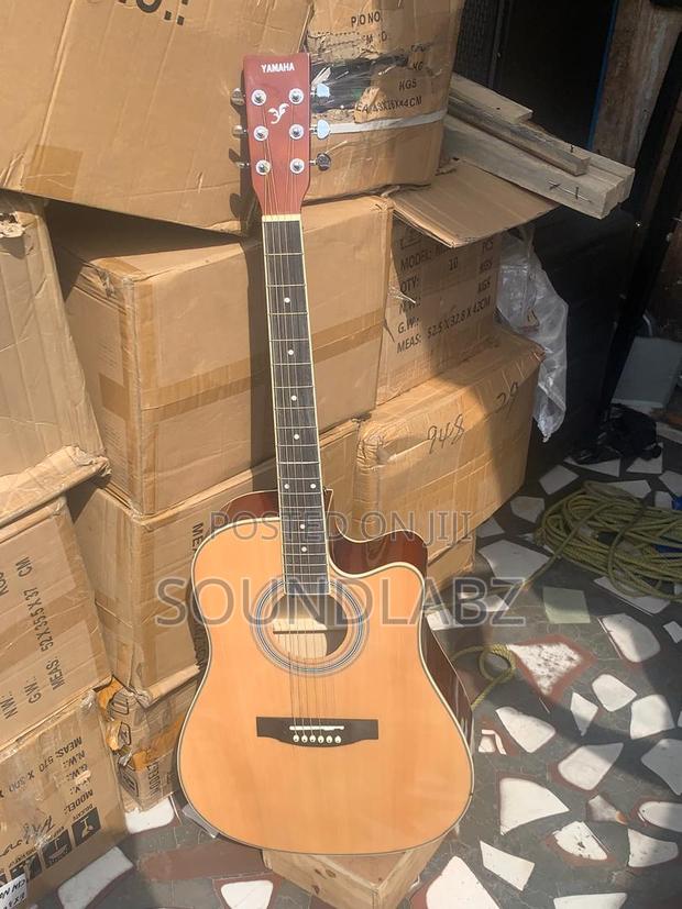 Yamaha Acoustic Guitar · Photo 3