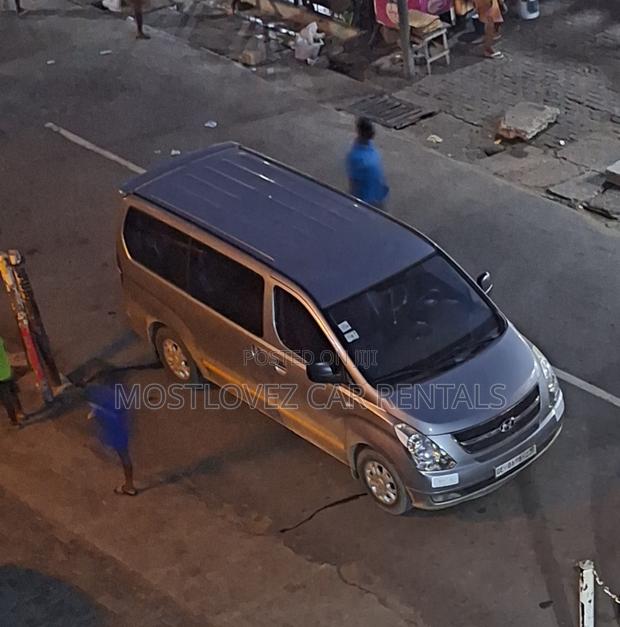 Car Rental- 11 Seat Bus - Hyundai for Rent in Ghana · Photo 1