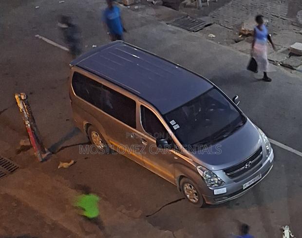 Car Rental- 11 Seat Bus - Hyundai for Rent in Ghana · Photo 2