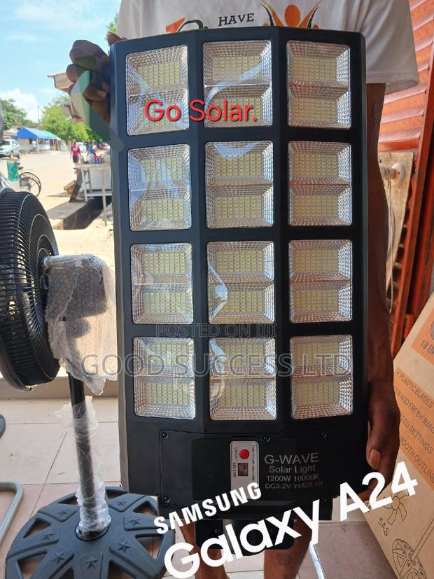 1500w Solar Light + Remote Control + Hanging Bar · Photo 2