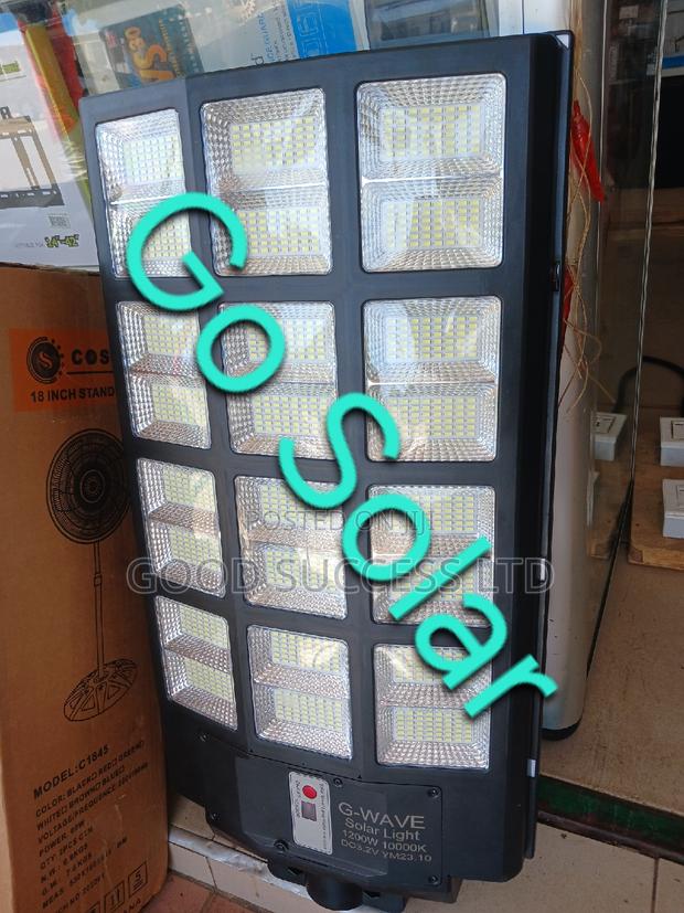1500w Solar Light + Remote Control + Hanging Bar · Photo 3