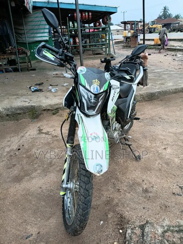 Royal Motorcycle 2025 Green · Photo 1