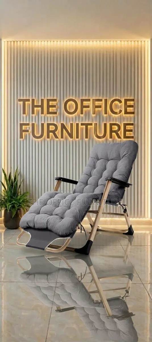 Adjustable Folding Lounge Chair · Photo 1