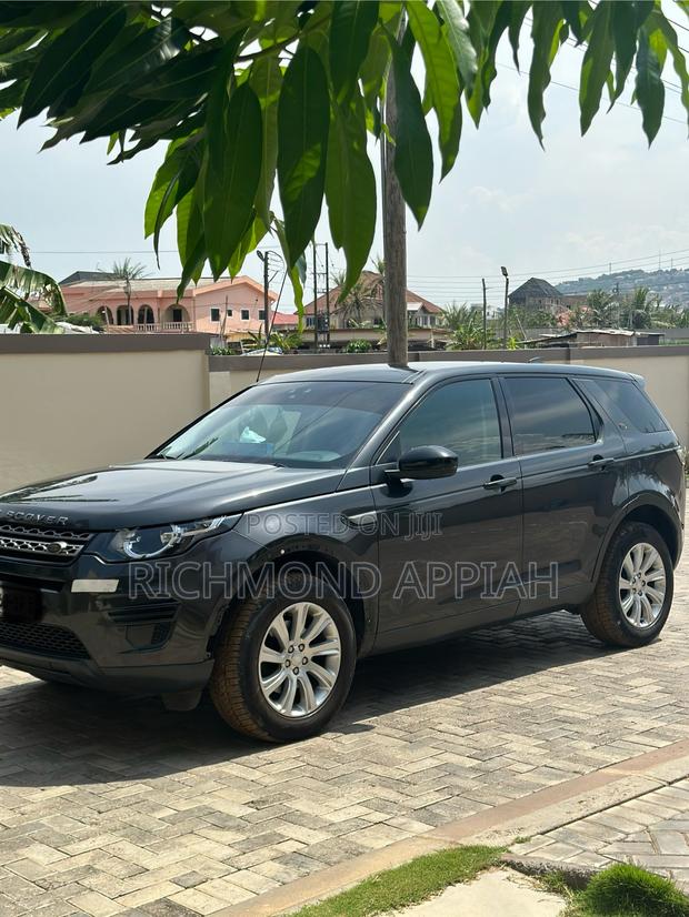 Land Rover Discovery Sport 2019 Gray · Photo 2