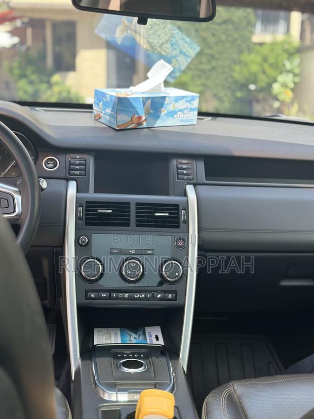 Land Rover Discovery Sport 2019 Gray · Photo 8