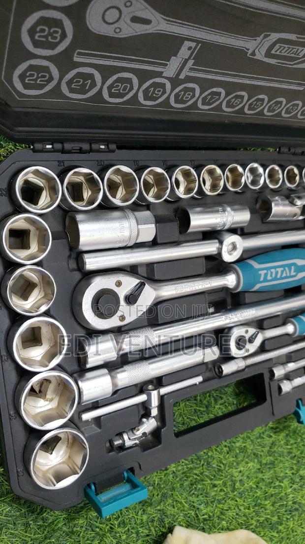 TOTAL 44 PCS 1/4" 1/2" Socket Set · Photo 1