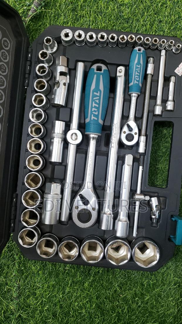 TOTAL 44 PCS 1/4" 1/2" Socket Set · Photo 4