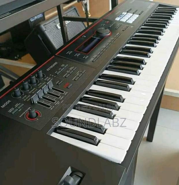 Roland XPS-30 Expandable Synthesizer Keyboard Instruments · Photo 1