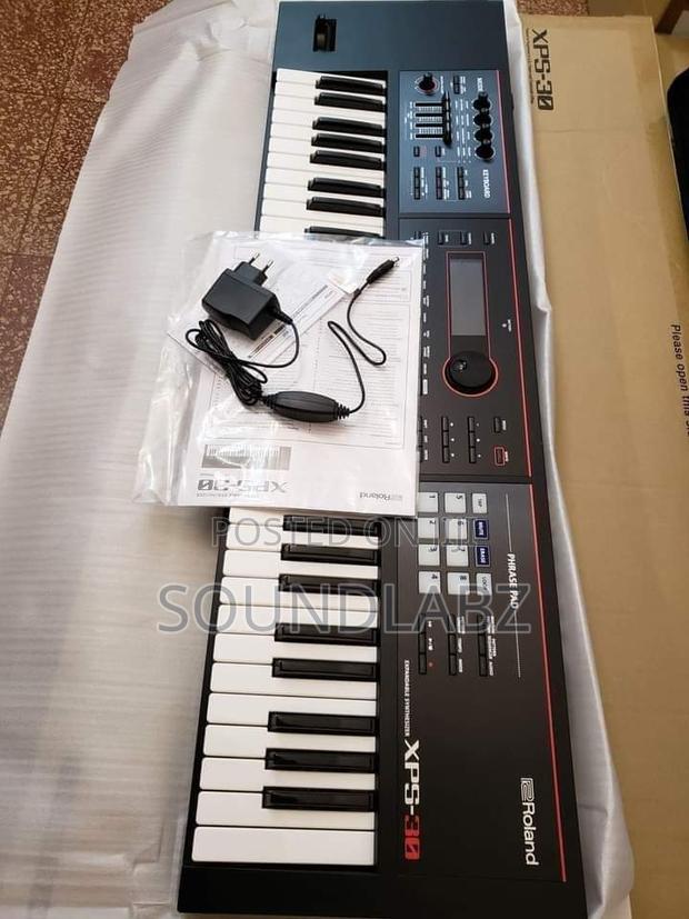 Roland XPS-30 Expandable Synthesizer Keyboard Instruments · Photo 3