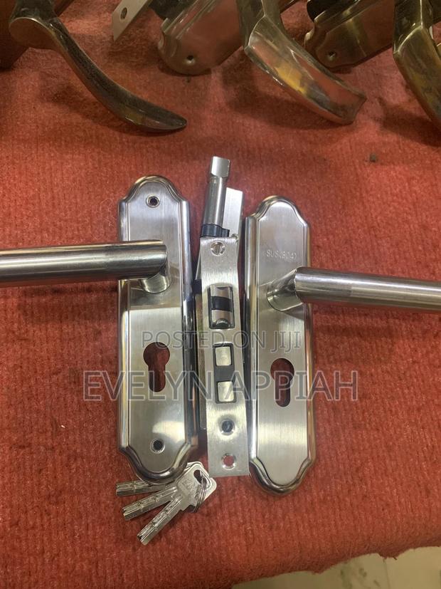 China Flush Door Toilet Lock · Photo 2