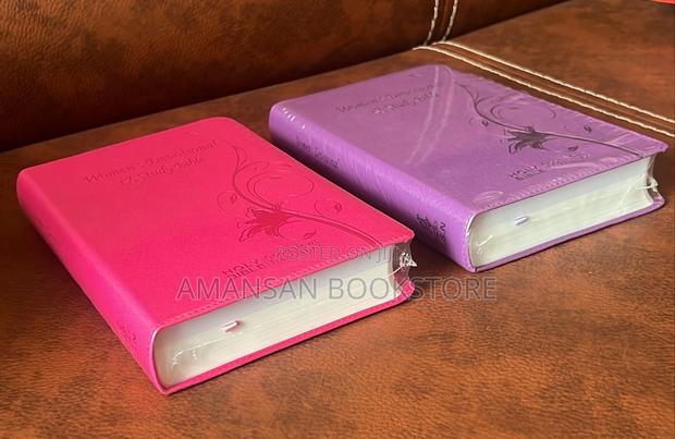 Women's Devotional and Study Bible Good News Translation · Photo 2
