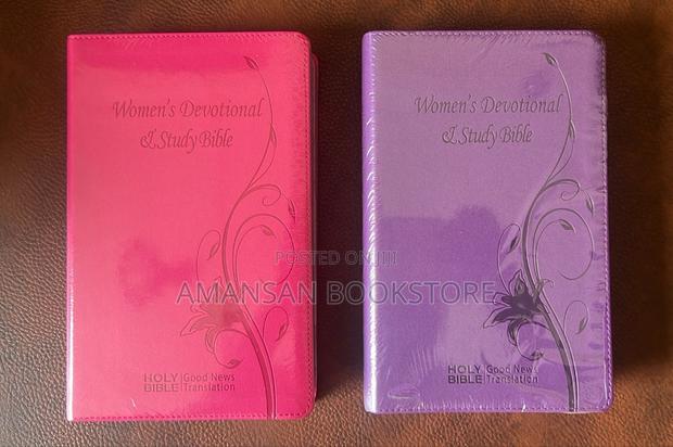 Women's Devotional and Study Bible Good News Translation · Photo 1