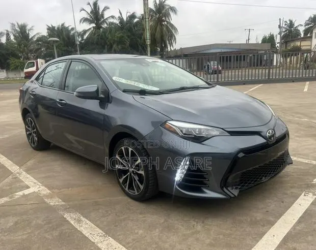 Toyota Corolla SE 4dr Sedan (1.8L 4cyl CVT) 2017 · Photo 1