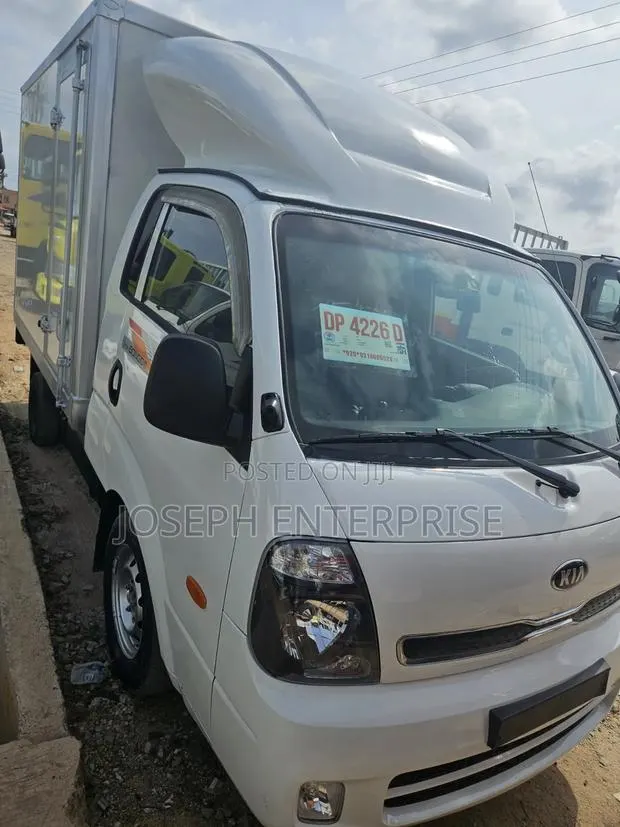 Kia Bongo Container 2015 White · Photo 1