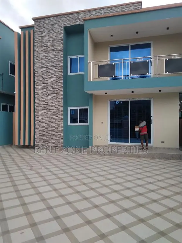 4bdrm Duplex in Ofankor for sale · Photo 1
