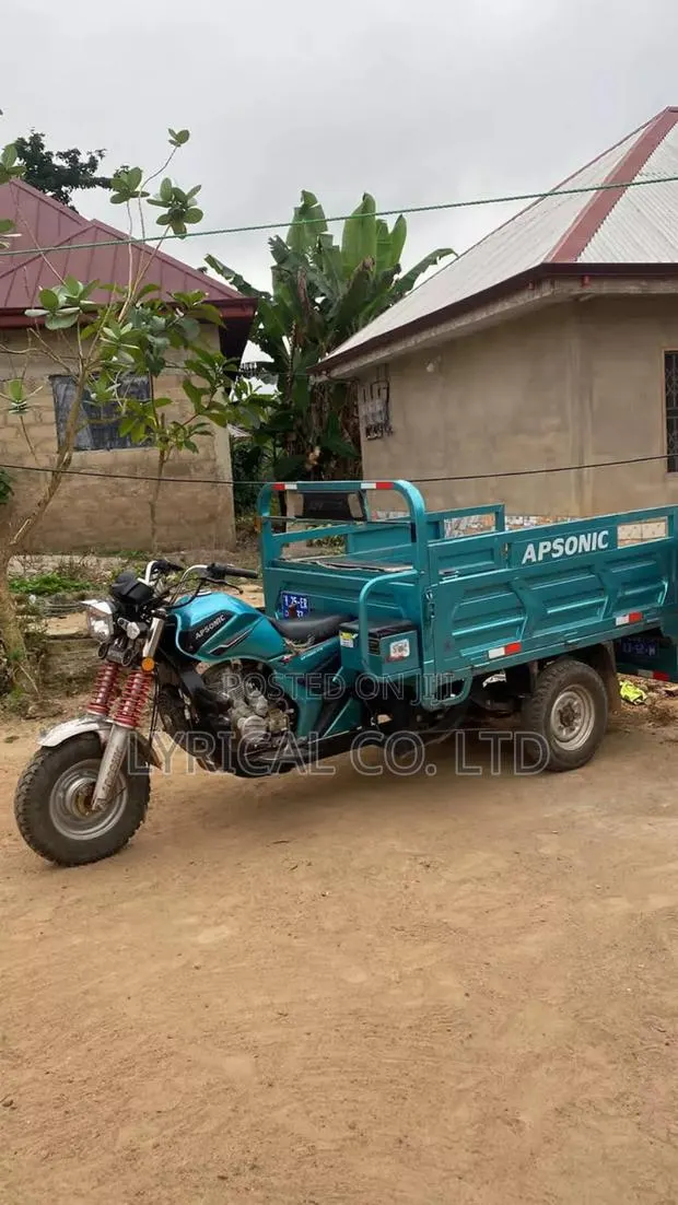 Tricycle 2025 Blue · Photo 1