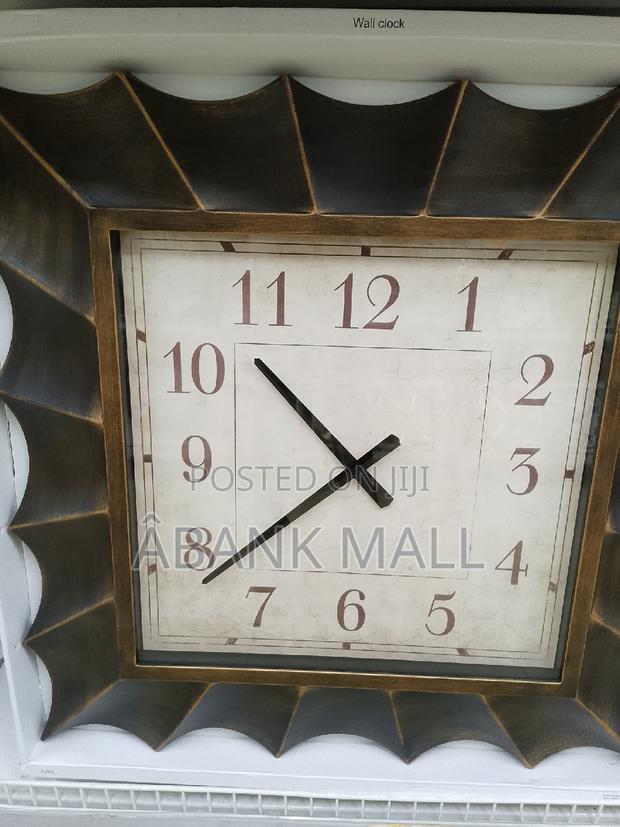 Grand Luxury Wall Clock · Photo 1
