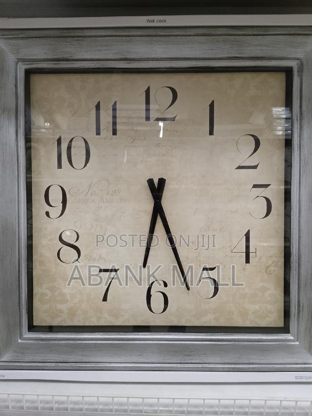 Grand Luxury Wall Clock · Photo 3