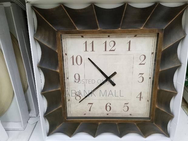 Grand Luxury Wall Clock · Photo 4