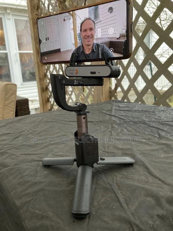 Shop Hohem Isteady Q Gimbal Stabilizer as a Selfie Stick · Photo 1