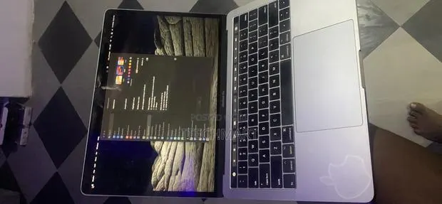 Laptop Apple MacBook Pro 2017 8GB Intel Core i5 SSD 256GB · Photo 1